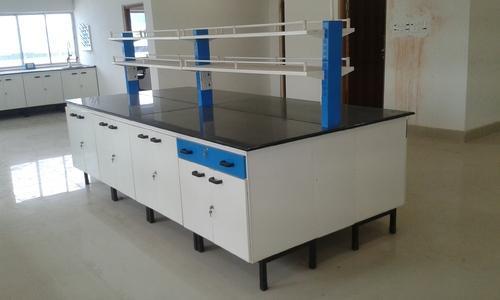Lab Furniture in Manjalpur